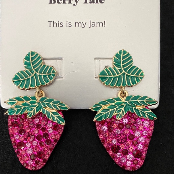 Giveaway & FREE SHIPPING 🥳 Sugarfix Strawberry Dangle Statement Earrings - Picture 2 of 4